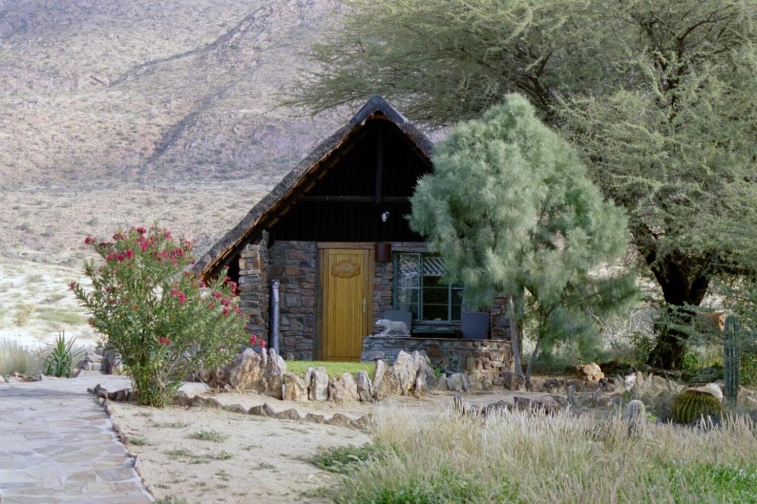 Etusis Lodge Usakos Екстериор снимка