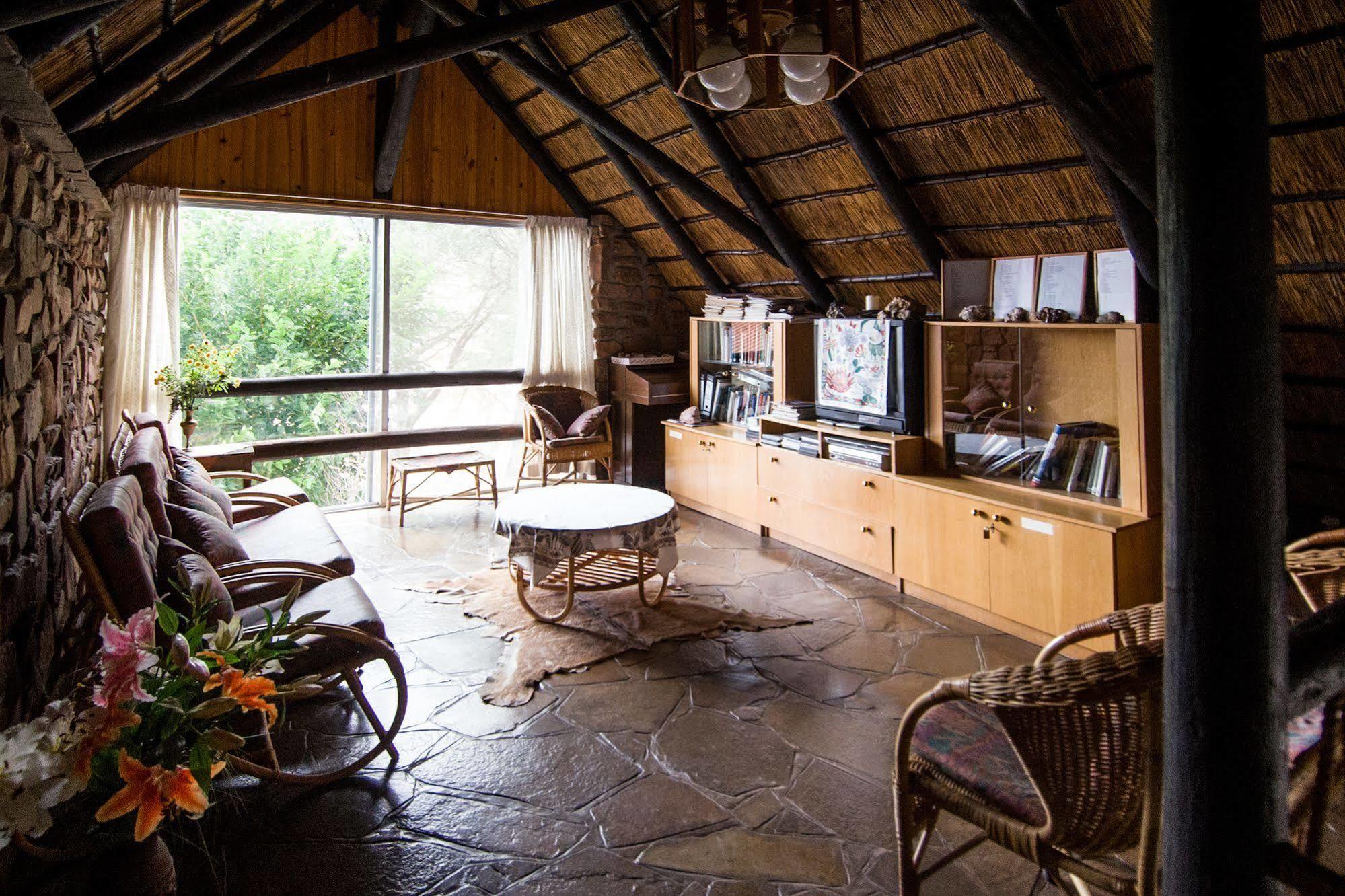 Etusis Lodge Usakos Екстериор снимка
